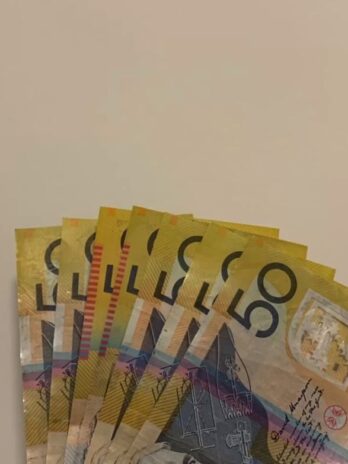 50$  Australia  Dollars Banknotes 500€ for 5000€