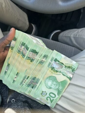 20$  Canada  Dollars Banknotes 5000€ for 50000€