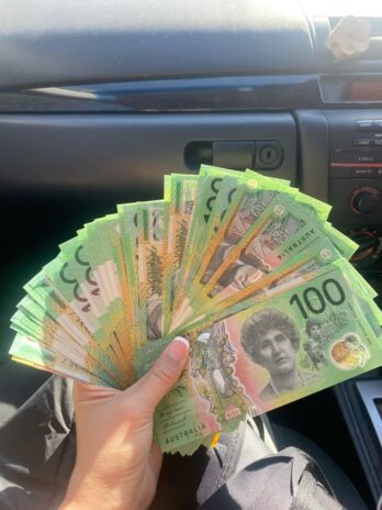 100$  Australia  Dollars Banknotes 500€ for 5000€