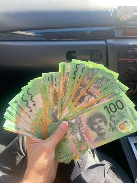 100$  Australia  Dollars Banknotes 500€ for 5000€