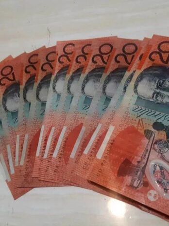 20$  Australia  Dollars Banknotes 500€ for 5000€