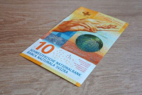 10CHF Swiss Franc bank note   500€ for 5000€ bank notes