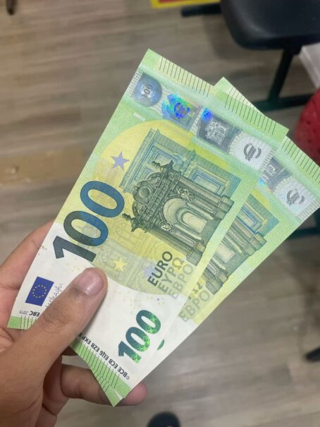 100€ euros Bank notes  500€ for  5000€ bank notes - Image 2